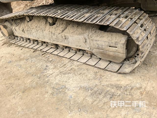 右側(cè)行走馬達蓋板(行走機構(gòu)) 右側(cè)行走馬達蓋板(行走機構(gòu))