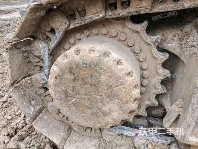 左驅(qū)動輪（行走機構(gòu)）