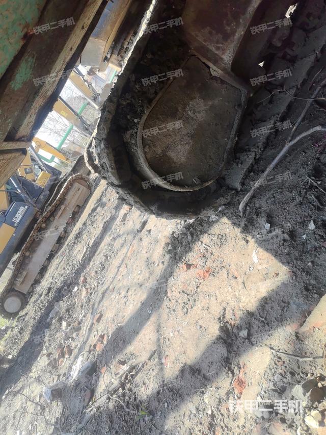 右側(cè)行走馬達(dá)蓋板（行走機構(gòu)）