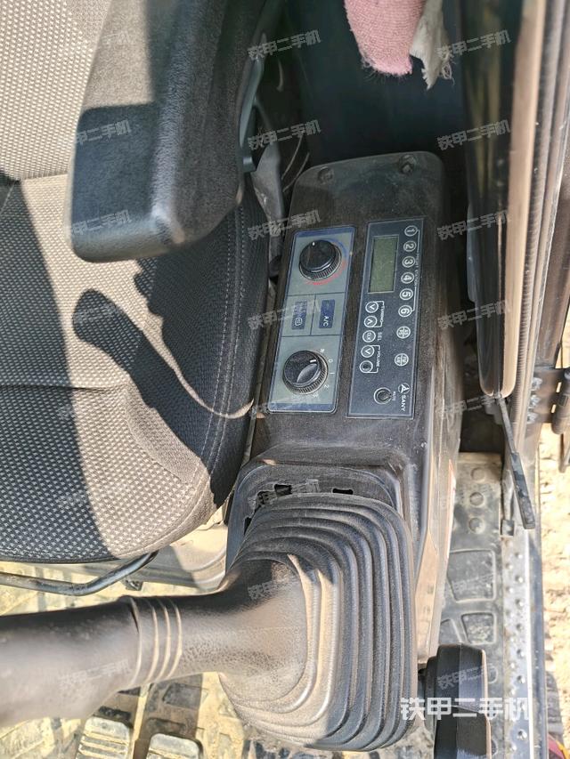 座椅左側(cè)控制臺(tái)/音響/含左手柄（駕駛室部分）