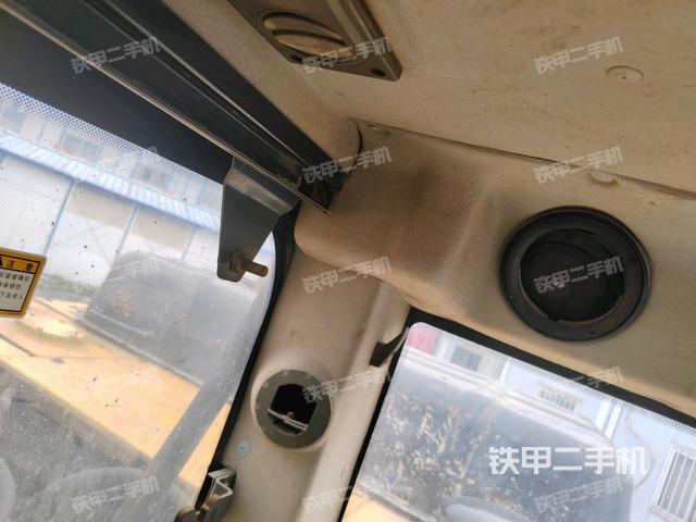 駕駛室左前45度(駕駛室部分) 駕駛室左前45度(駕駛室部分)