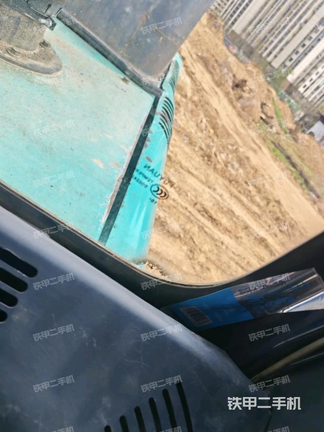 左后方玻璃角標(駕駛室部分) 左后方玻璃角標(駕駛室部分)