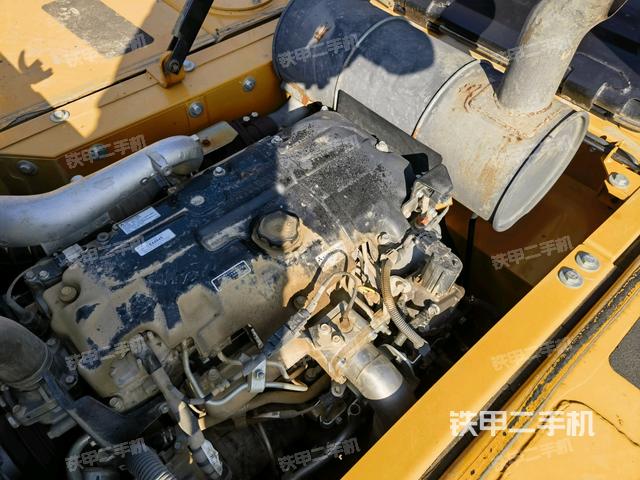 氣門(mén)室蓋螺絲特寫(xiě)（上車(chē)部件）