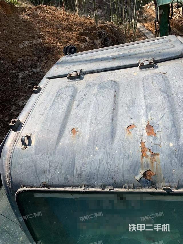 駕駛室頂部（整機外觀）