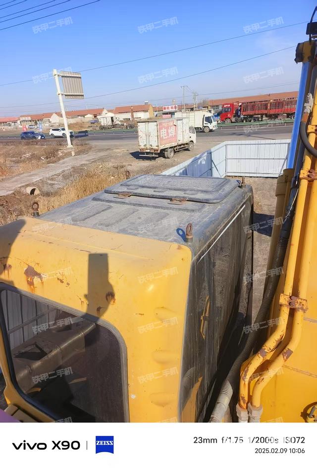 驾驶室顶部（整机外观）