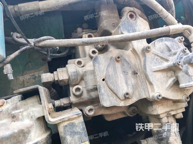 液壓泵斜45?左(大件艙室) 液壓泵斜45?左(大件艙室)