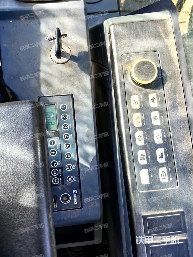 座椅右側(cè)控制臺(tái)/鑰匙門/油門/含右手柄(駕駛室部分) 座椅右側(cè)控制臺(tái)/鑰匙門/油門/含右手柄(駕駛室部分)