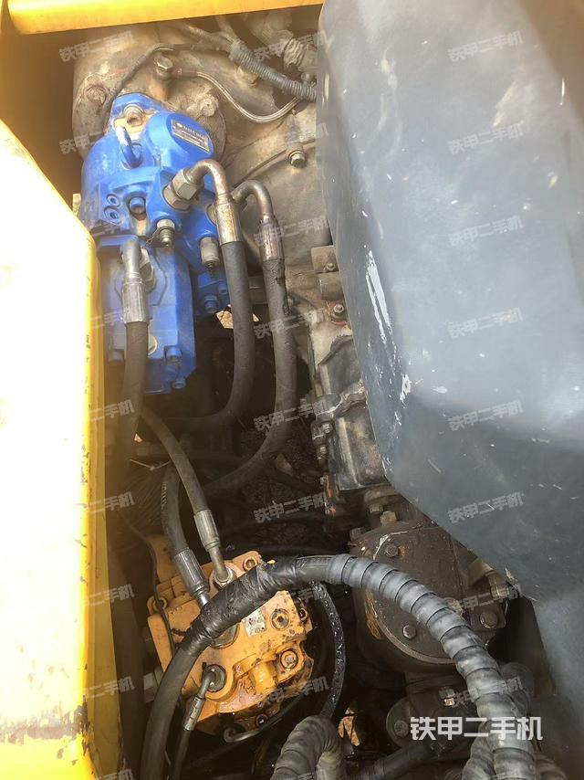 液壓泵艙室正面整體(整機(jī)外觀) 液壓泵艙室正面整體(整機(jī)外觀)