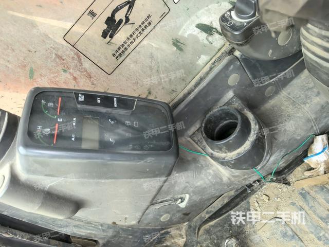 左后方玻璃角標(駕駛室部分) 左后方玻璃角標(駕駛室部分)