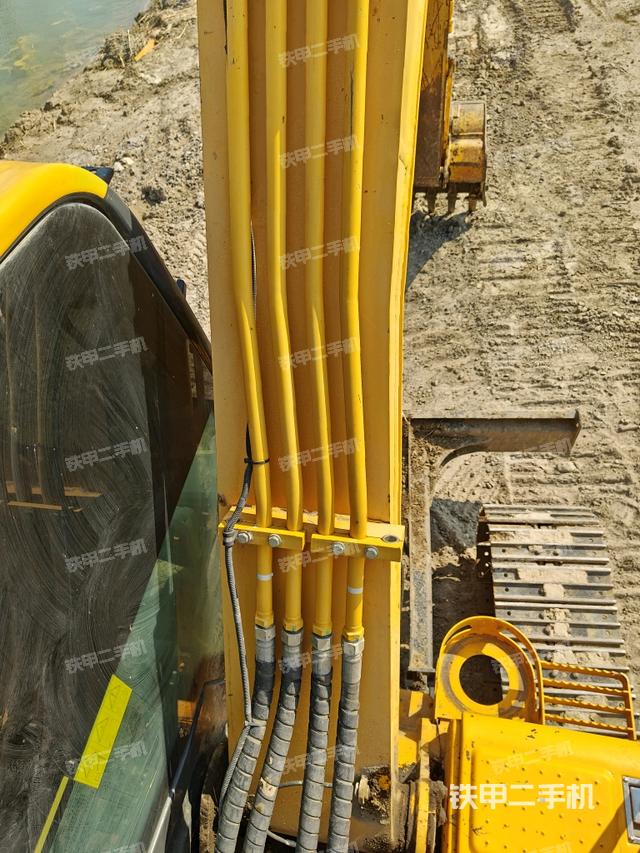 大臂背部俯視（工作和回轉(zhuǎn)裝置）