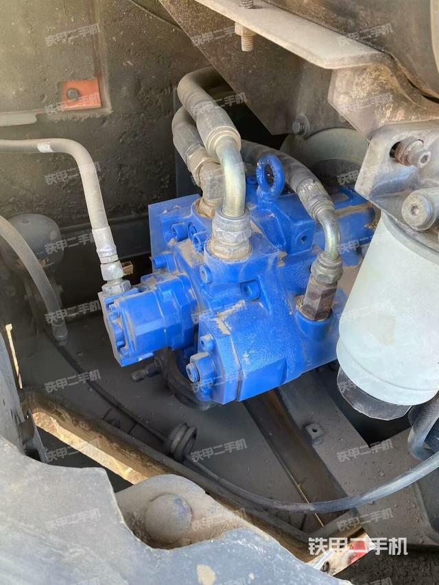 液壓泵艙室正面整體（整機(jī)外觀）