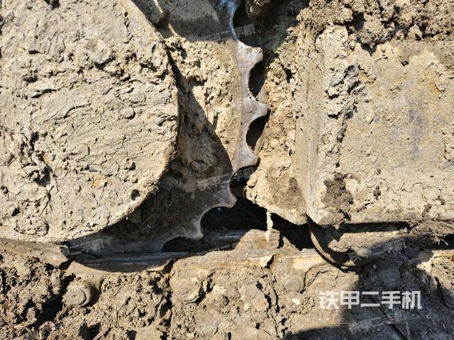 左驅(qū)動輪（行走機(jī)構(gòu)）