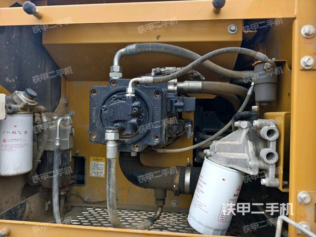 液壓泵斜45?右(大件艙室) 液壓泵斜45?右(大件艙室)