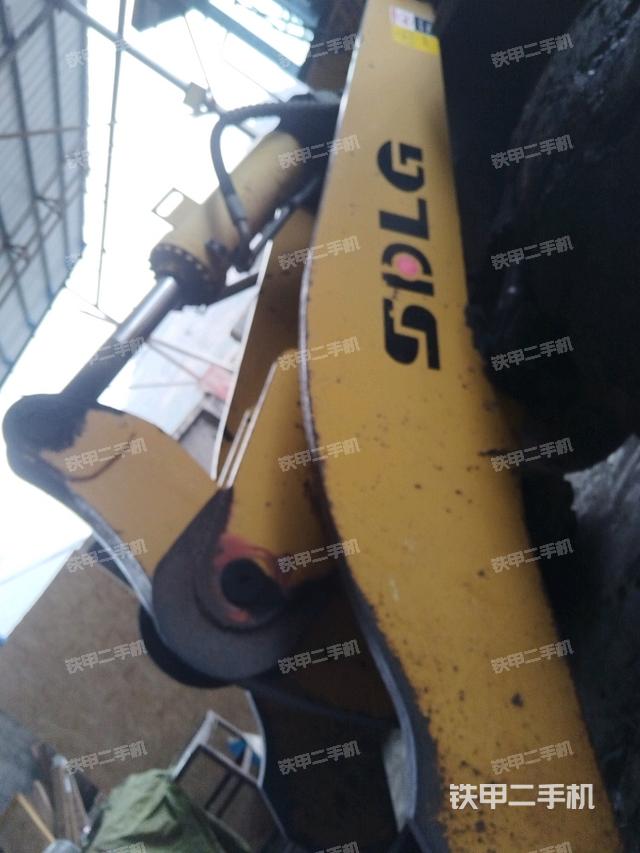 鏟斗油缸側面（工作裝置）