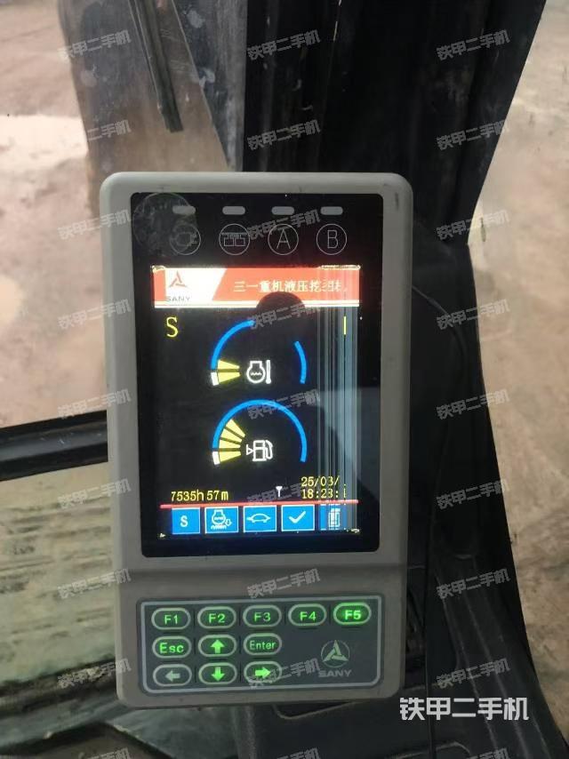 駕駛室整體（整機外觀）