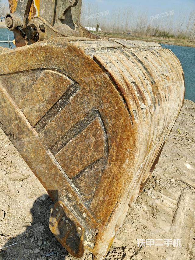 鏟斗右后整體（工作和回轉(zhuǎn)裝置）