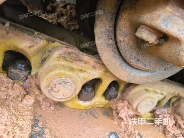 右驅(qū)動輪(推土機底盤及工作裝置) 右驅(qū)動輪(推土機底盤及工作裝置)