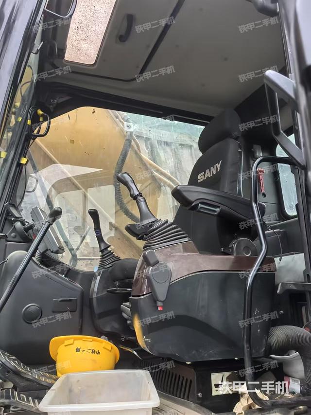 驾驶室整体（整机外观）