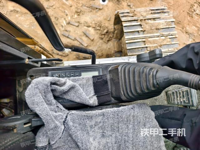 座椅左側(cè)控制臺/音響/含左手柄(駕駛室部分) 座椅左側(cè)控制臺/音響/含左手柄(駕駛室部分)