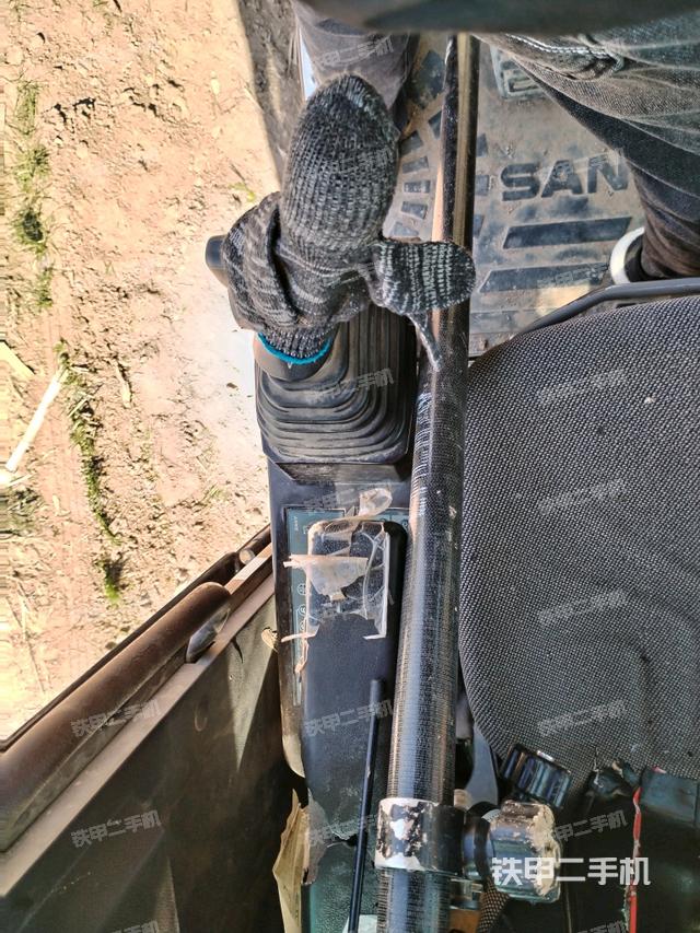 座椅左側(cè)控制臺(tái)/音響/含左手柄（駕駛室部分）