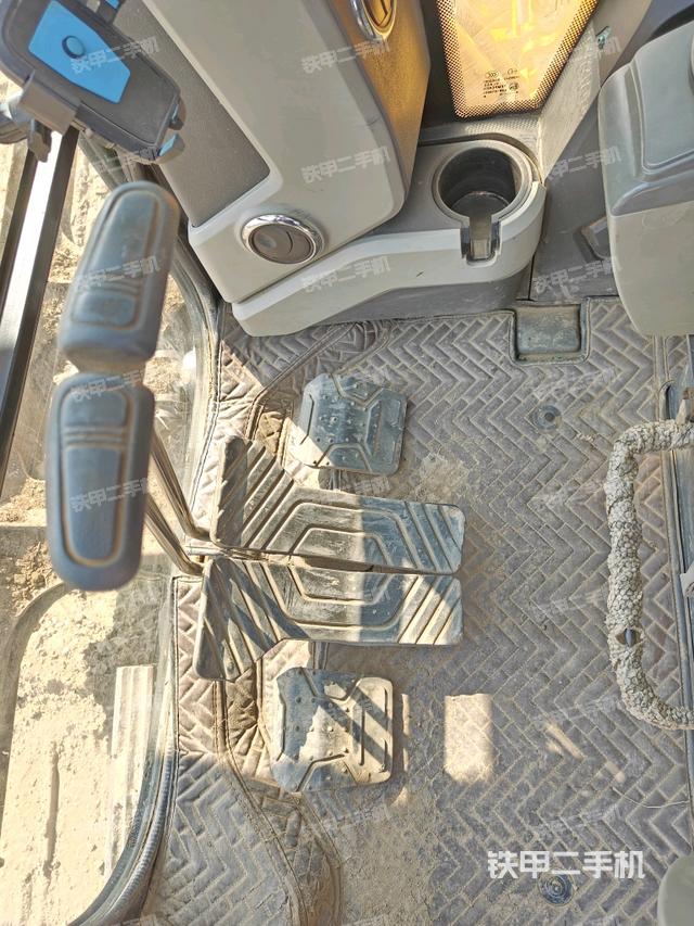 ?駕駛室正側(cè)（駕駛室部分）