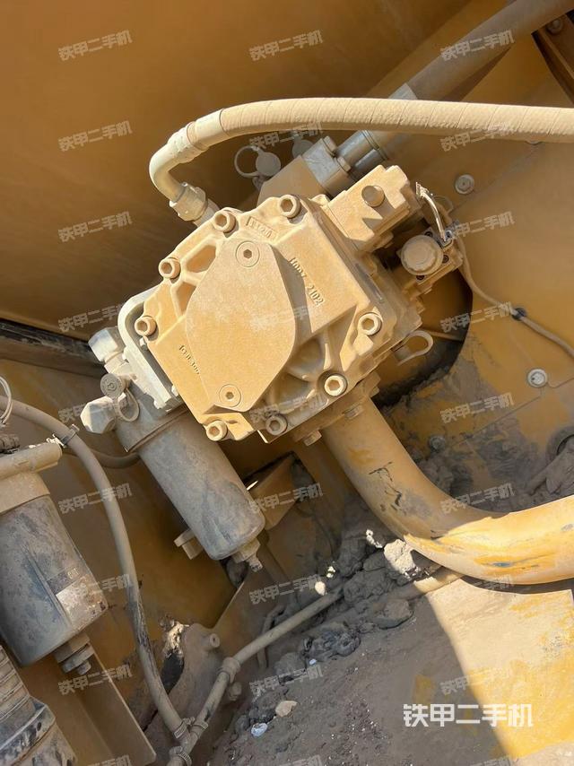 液壓泵艙室正面整體(整機(jī)外觀) 液壓泵艙室正面整體(整機(jī)外觀)