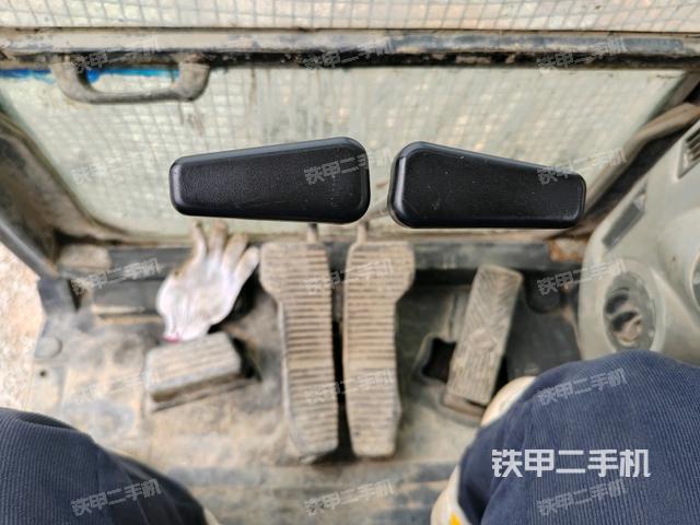 座椅右側(cè)控制臺/鑰匙門/油門/含右手柄(駕駛室部分) 座椅右側(cè)控制臺/鑰匙門/油門/含右手柄(駕駛室部分)