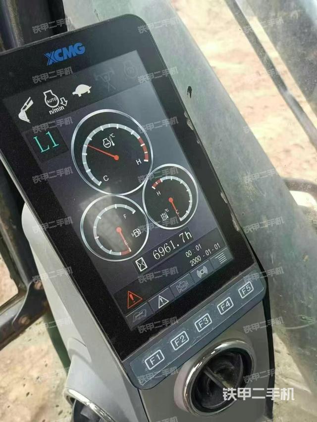 駕駛室整體（整機外觀）