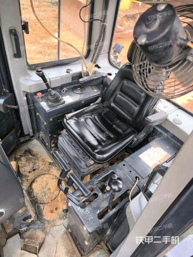 駕駛室外頂部全景(推土機駕駛室) 駕駛室外頂部全景(推土機駕駛室)