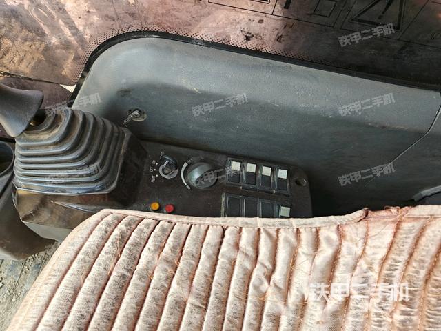 座椅左側(cè)控制臺/音響/含左手柄（駕駛室部分）