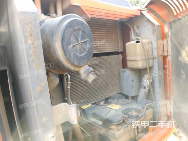 散熱器正面(大件艙室) 散熱器正面(大件艙室)