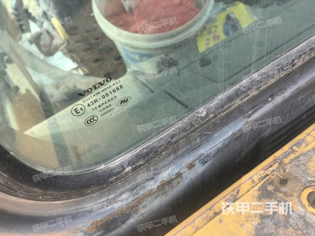 后窗玻璃角標（駕駛室部分）