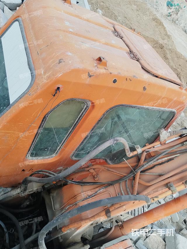 驾驶室顶部（整机外观）