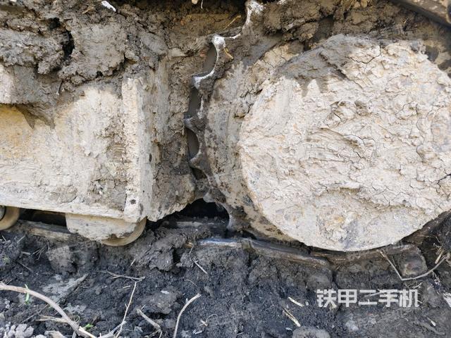 右驅(qū)動輪（行走機(jī)構(gòu)）