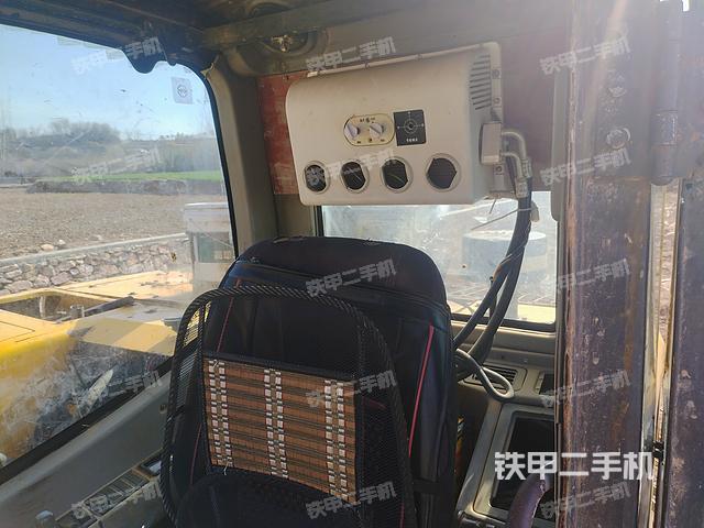 驾驶室顶部（整机外观）