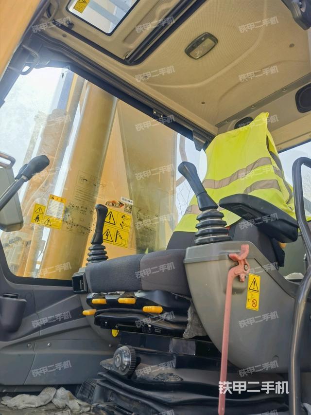 駕駛室整體（整機(jī)外觀）