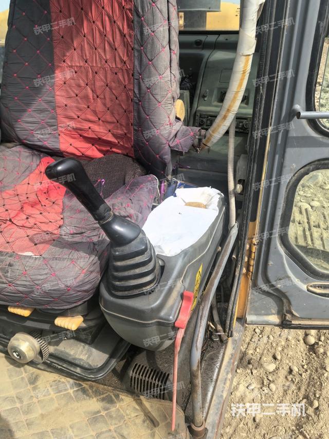 座椅右側控制臺/鑰匙門/油門/含右手柄（駕駛室部分）