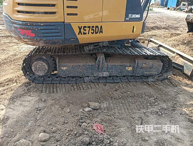 單側(cè)履帶整體（整機(jī)外觀）