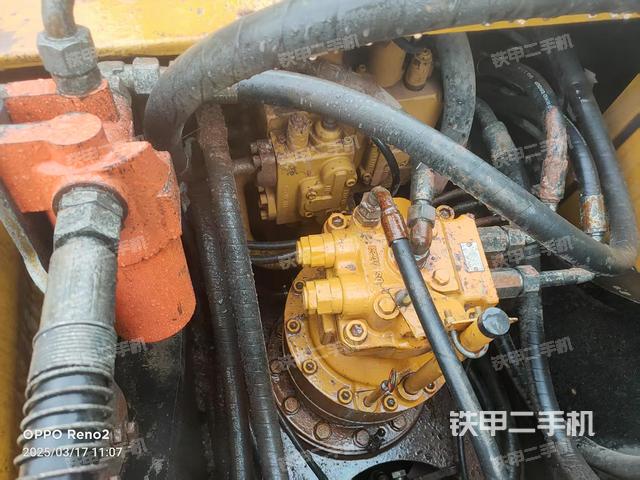 回转马达和主控阀（整机外观）