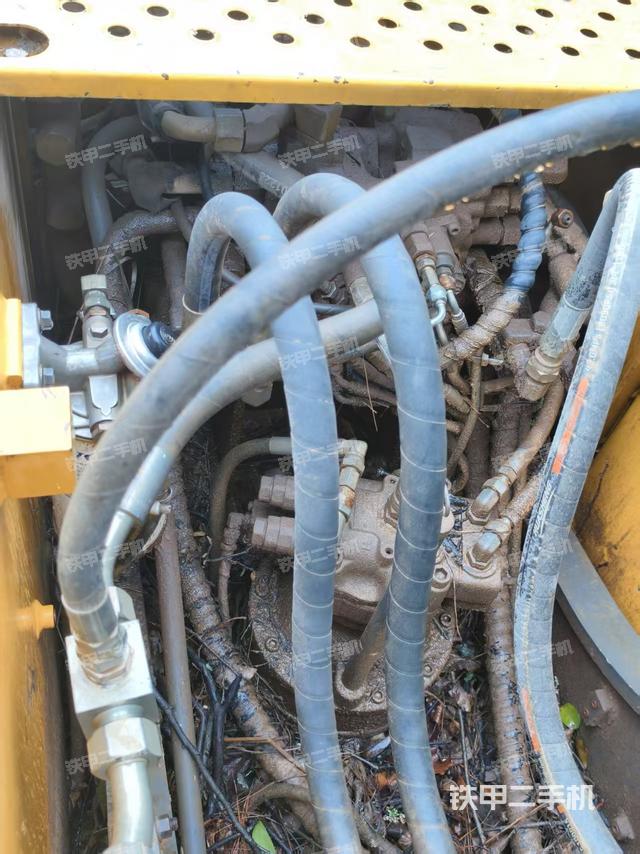 回轉(zhuǎn)馬達(dá)和主控閥(整機(jī)外觀) 回轉(zhuǎn)馬達(dá)和主控閥(整機(jī)外觀)