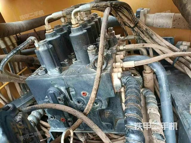 回轉(zhuǎn)馬達和主控閥（整機外觀）