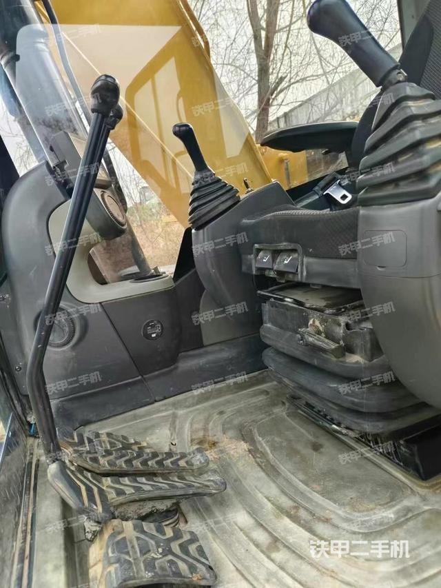 駕駛室頂部（整機(jī)外觀）