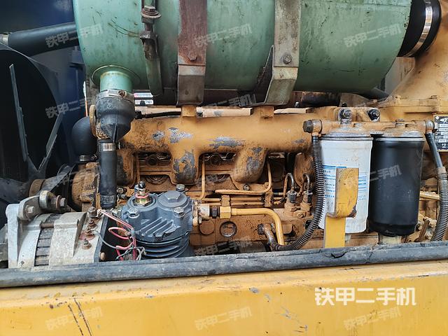 发动机左侧（整机外观及大件）