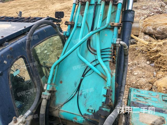 大臂背部俯視(工作和回轉(zhuǎn)裝置) 大臂背部俯視(工作和回轉(zhuǎn)裝置)