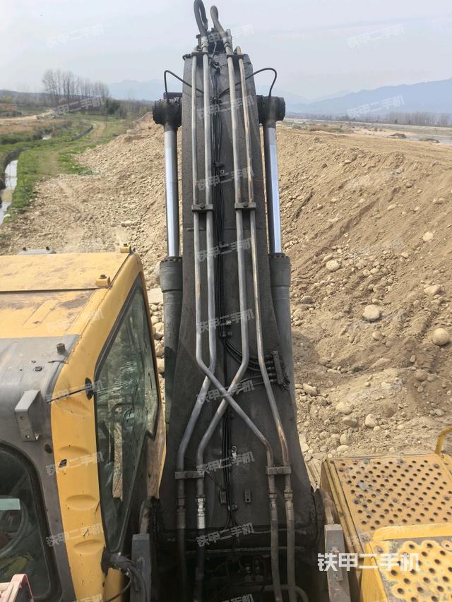 大臂背部俯視（工作和回轉裝置）