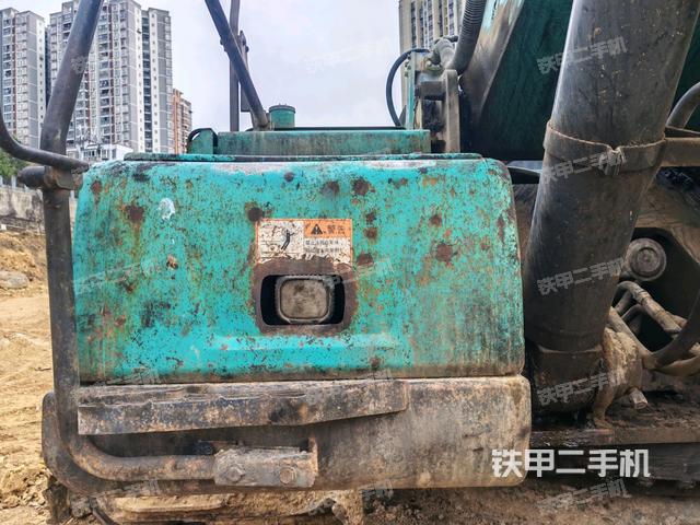 鏟斗右后整體(工作和回轉(zhuǎn)裝置) 鏟斗右后整體(工作和回轉(zhuǎn)裝置)