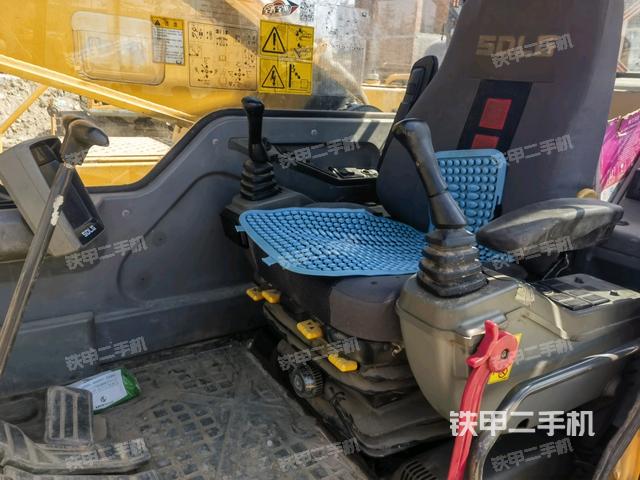 駕駛室整體（整機外觀）