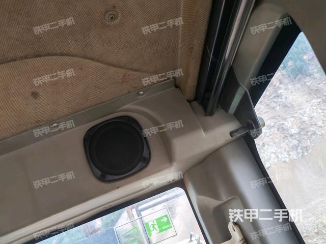 左后方玻璃角標(biāo)（駕駛室部分）