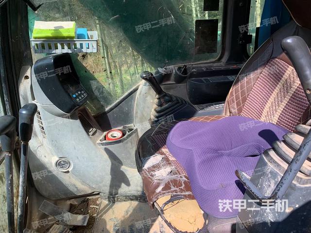 駕駛室整體（整機外觀）