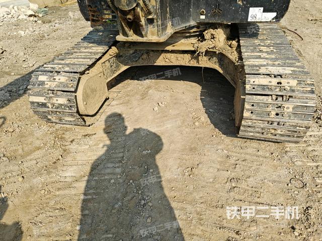 轉(zhuǎn)盤和下車架正前（工作和回轉(zhuǎn)裝置）